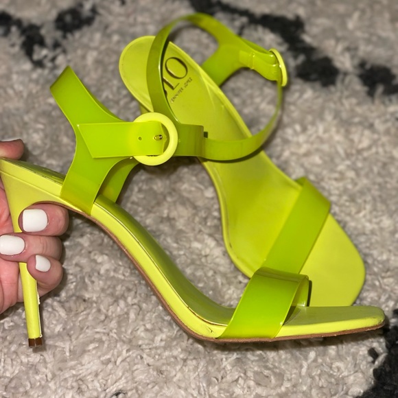 Neon green Frani sandal by JLO, size 8.5 - Picture 5 of 8